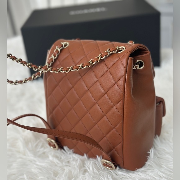 ❌ SOLD ❌ CHANEL 23A DUMA BACKPACK LIGHT BROWN CALFSKIN - Picture 4 of 12